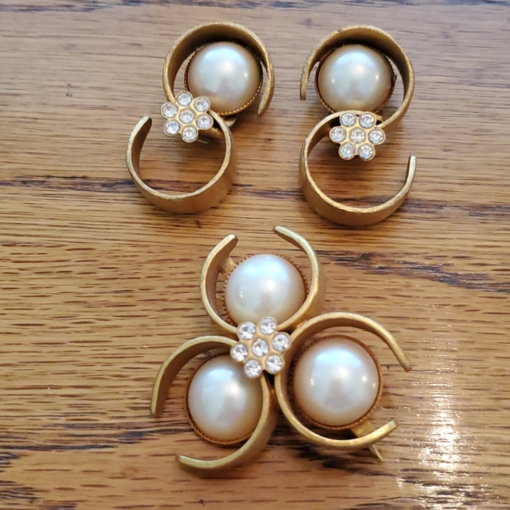 Vintage earrings and brooch